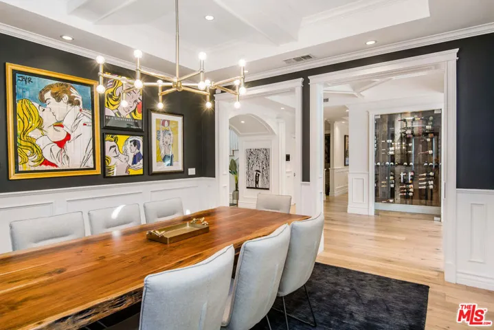 13046 Ventura Boulevard, Studio City, California 91604