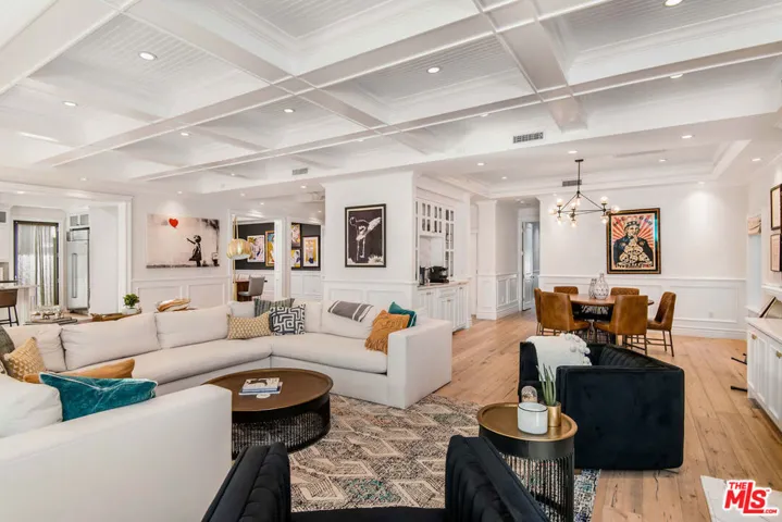 13046 Ventura Boulevard, Studio City, California 91604