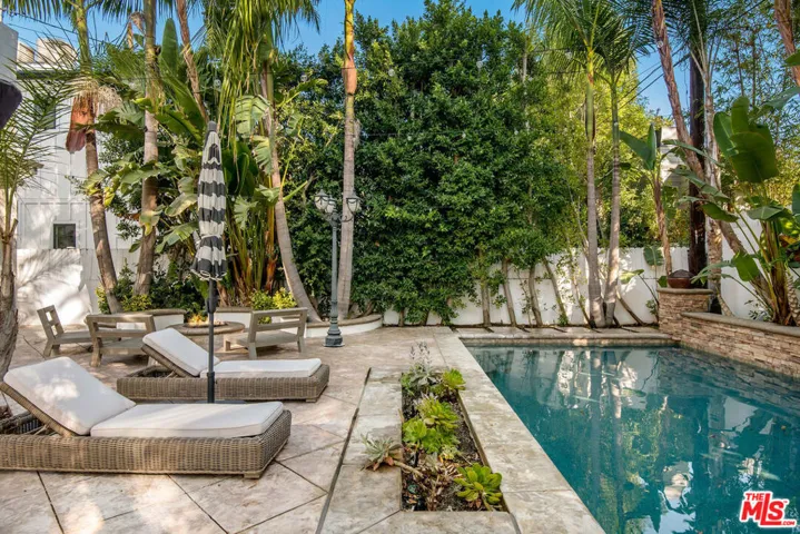 13046 Ventura Boulevard, Studio City, California 91604