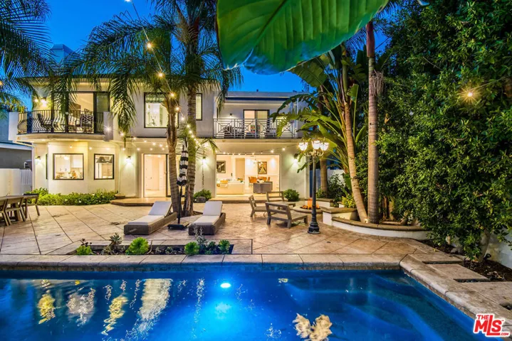 13046 Ventura Boulevard, Studio City, California 91604