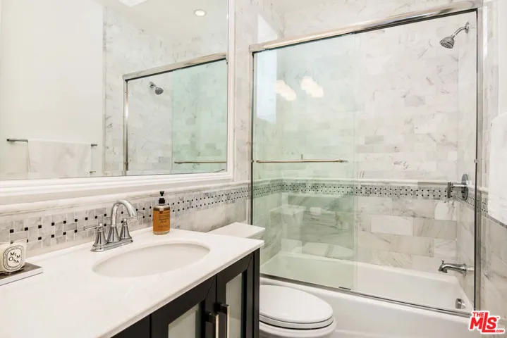 13046 Ventura Boulevard, Studio City, California 91604