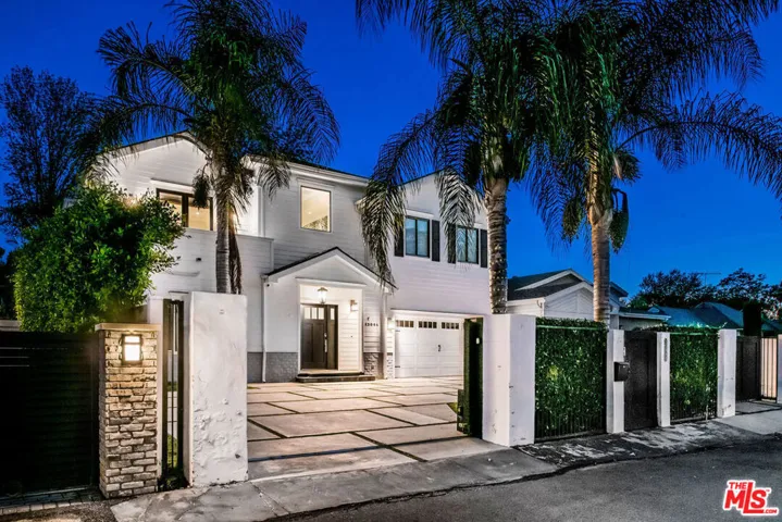 13046 Ventura Boulevard, Studio City, California 91604