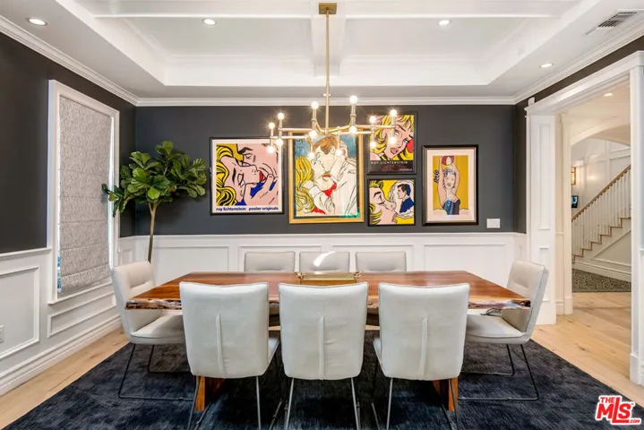 13046 Ventura Boulevard, Studio City, California 91604