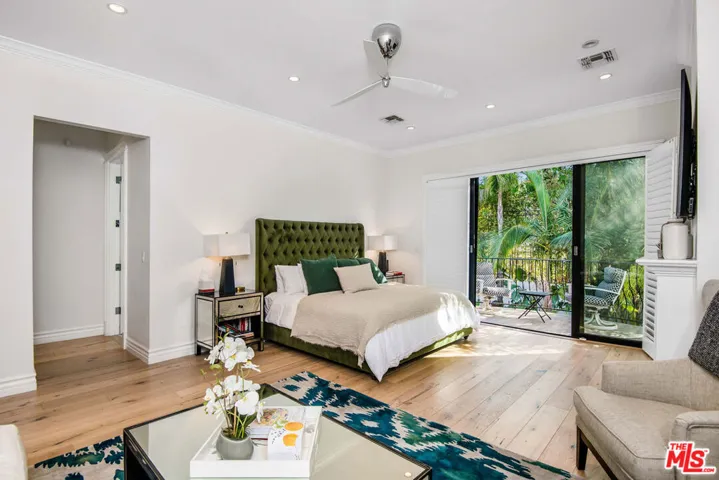 13046 Ventura Boulevard, Studio City, California 91604