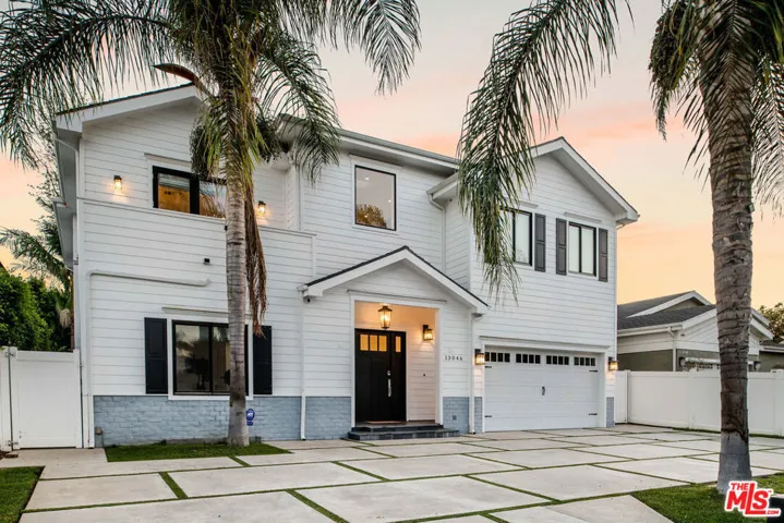 13046 Ventura Boulevard, Studio City, California 91604