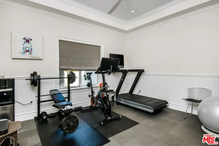 13046 Ventura Boulevard, Studio City, California 91604