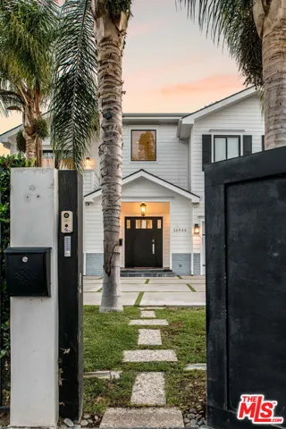 13046 Ventura Boulevard, Studio City, California 91604