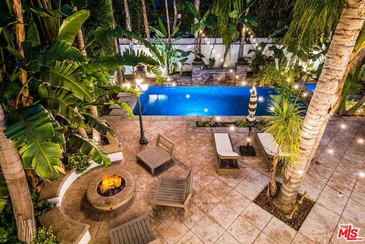 13046 Ventura Boulevard, Studio City, California 91604