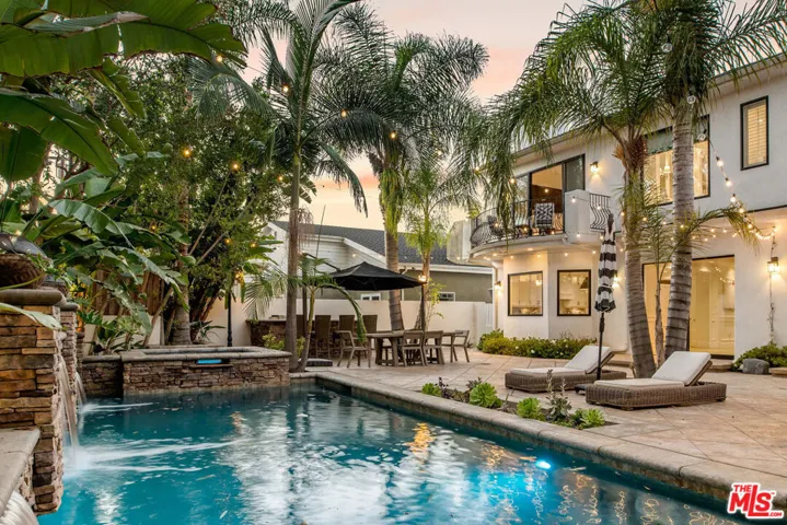 13046 Ventura Boulevard, Studio City, California 91604