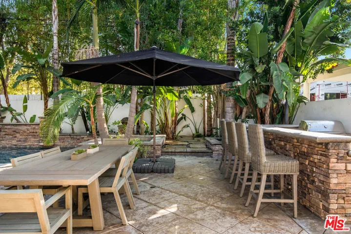 13046 Ventura Boulevard, Studio City, California 91604