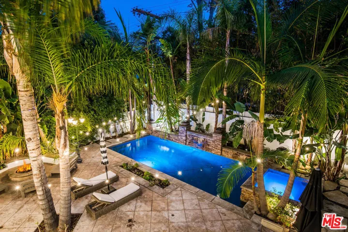 13046 Ventura Boulevard, Studio City, California 91604