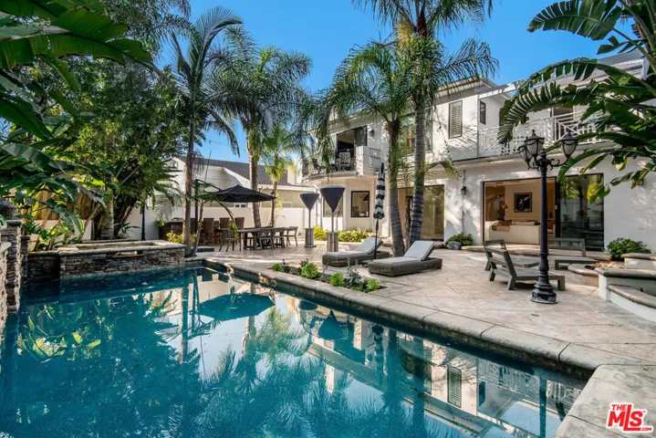 13046 Ventura Boulevard, Studio City, California 91604