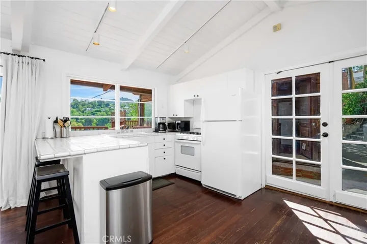 11543 Laurelcrest Drive, Studio City, California 91604