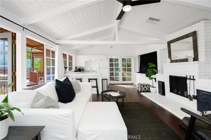 11543 Laurelcrest Drive, Studio City, California 91604