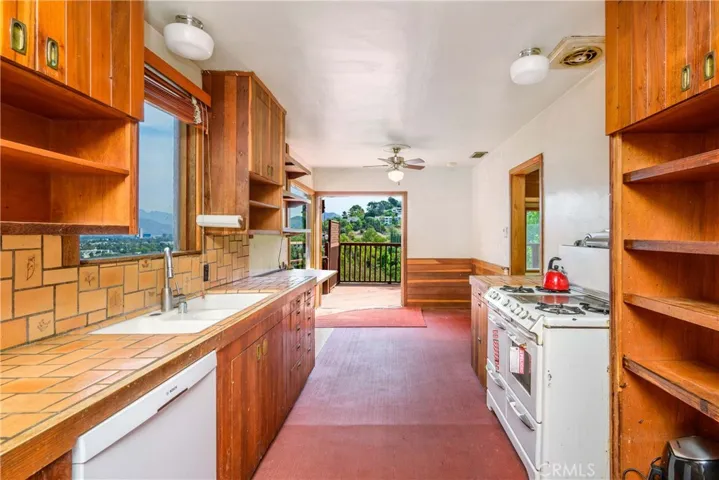 11543 Laurelcrest Drive, Studio City, California 91604
