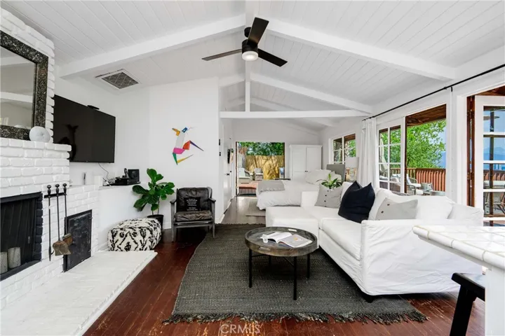 11543 Laurelcrest Drive, Studio City, California 91604