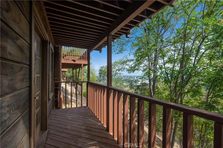 11543 Laurelcrest Drive, Studio City, California 91604
