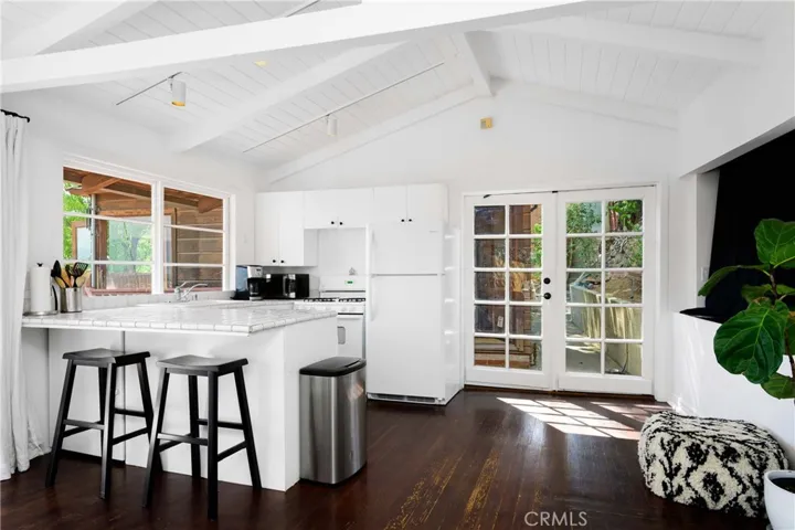 11543 Laurelcrest Drive, Studio City, California 91604