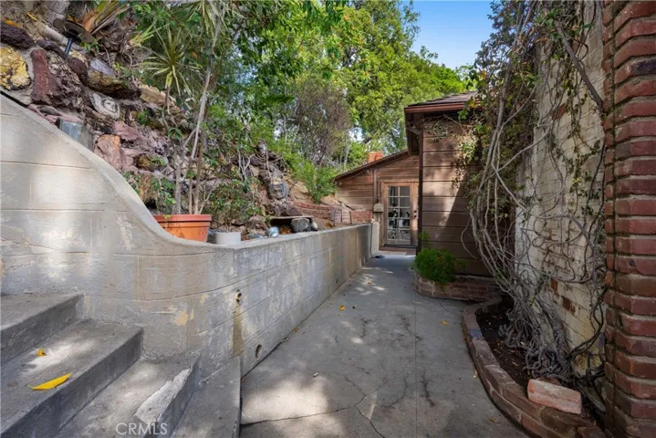 11543 Laurelcrest Drive, Studio City, California 91604