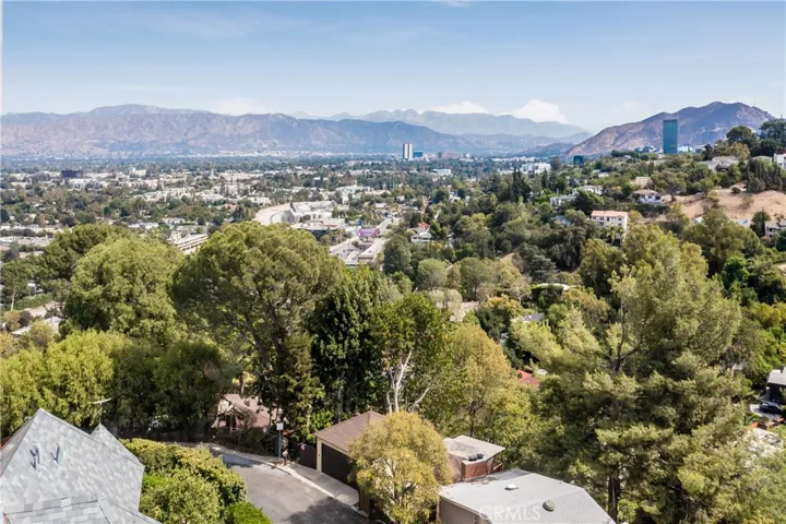 11543 Laurelcrest Drive, Studio City, California 91604