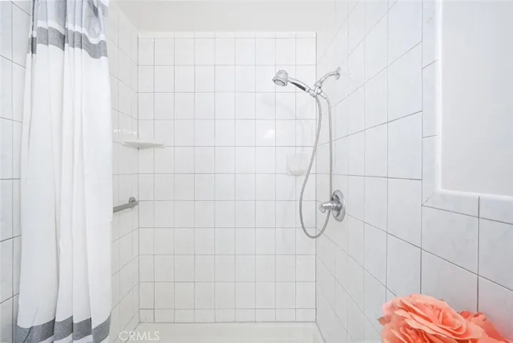 3/4 bath en-suite.