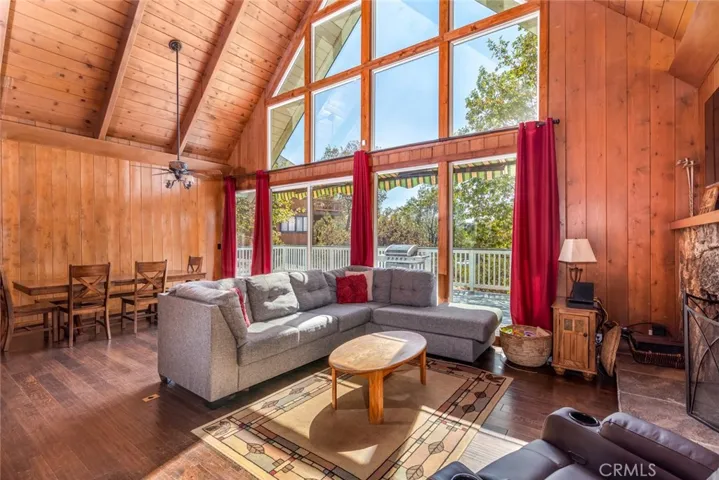 1208 Yosemite Drive, Lake Arrowhead, California 92352