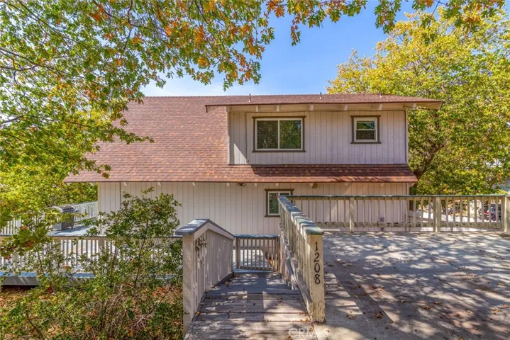 1208 Yosemite Drive, Lake Arrowhead, California 92352