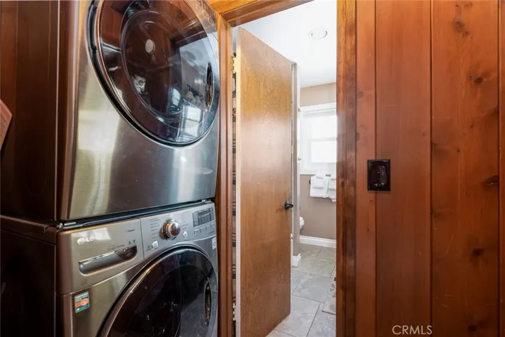 1208 Yosemite Drive, Lake Arrowhead, California 92352