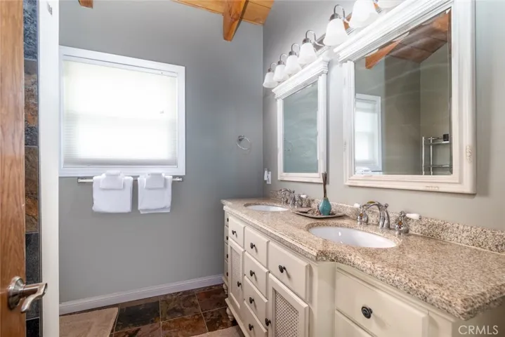 1208 Yosemite Drive, Lake Arrowhead, California 92352