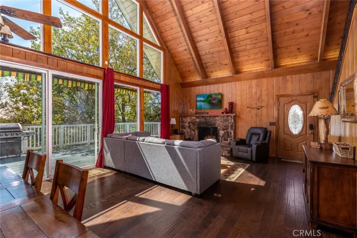 1208 Yosemite Drive, Lake Arrowhead, California 92352