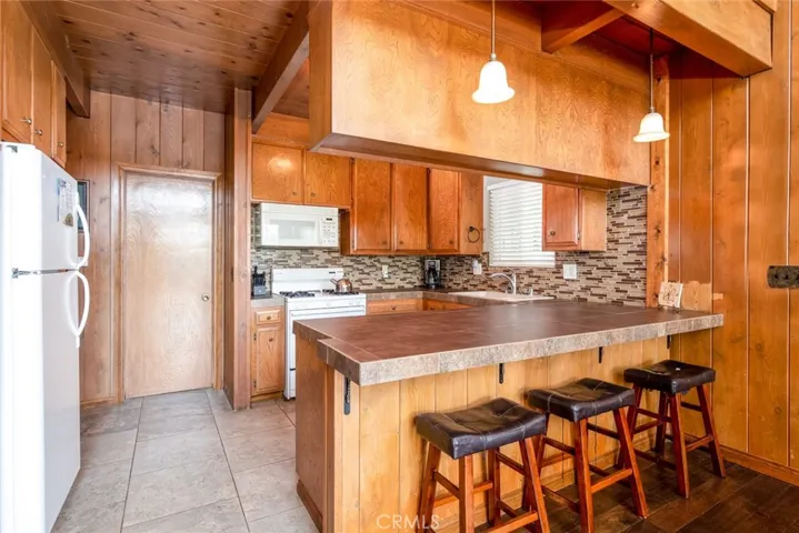 1208 Yosemite Drive, Lake Arrowhead, California 92352