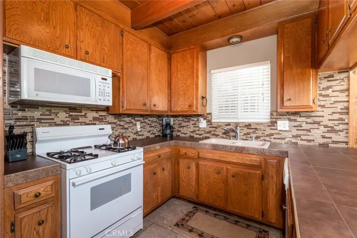 1208 Yosemite Drive, Lake Arrowhead, California 92352