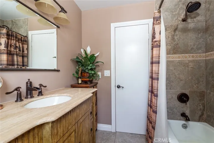 1208 Yosemite Drive, Lake Arrowhead, California 92352