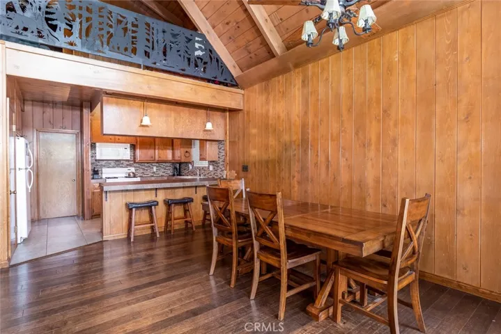 1208 Yosemite Drive, Lake Arrowhead, California 92352