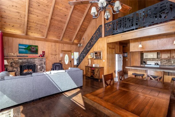 1208 Yosemite Drive, Lake Arrowhead, California 92352