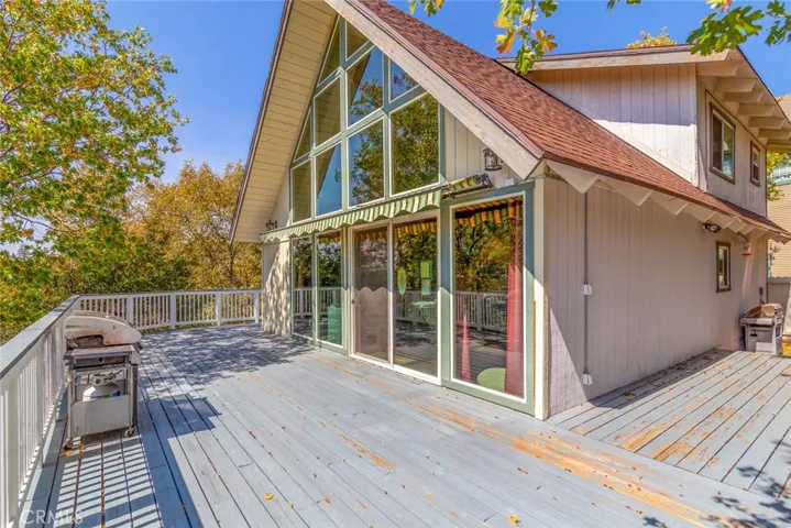1208 Yosemite Drive, Lake Arrowhead, California 92352