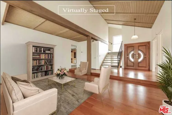 Virtually staged