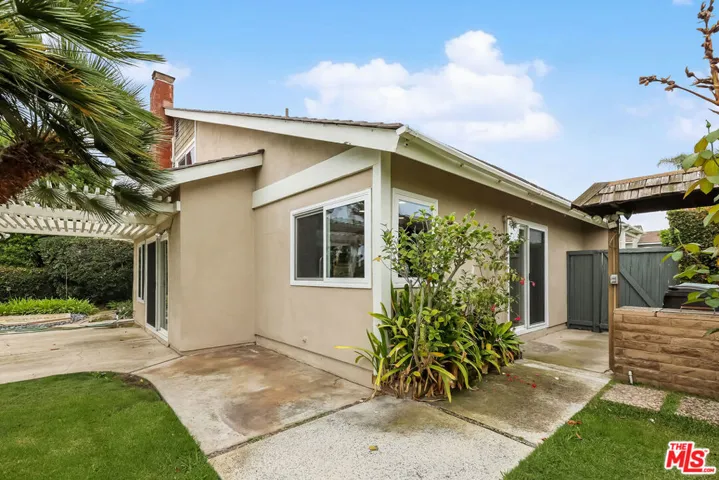 17902 Wellbank Lane, Huntington Beach, California 92649