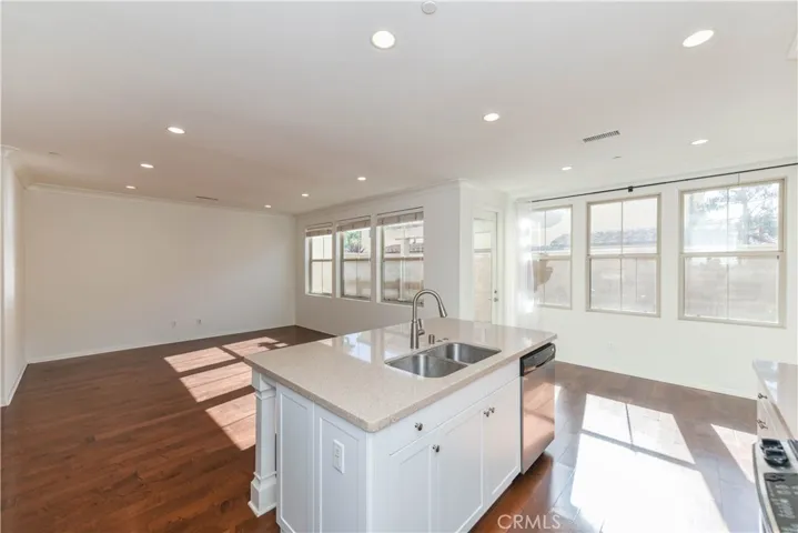 34 Peach Blossom 43, Irvine, California 92618