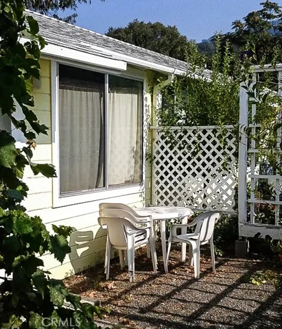 Cottage courtyards