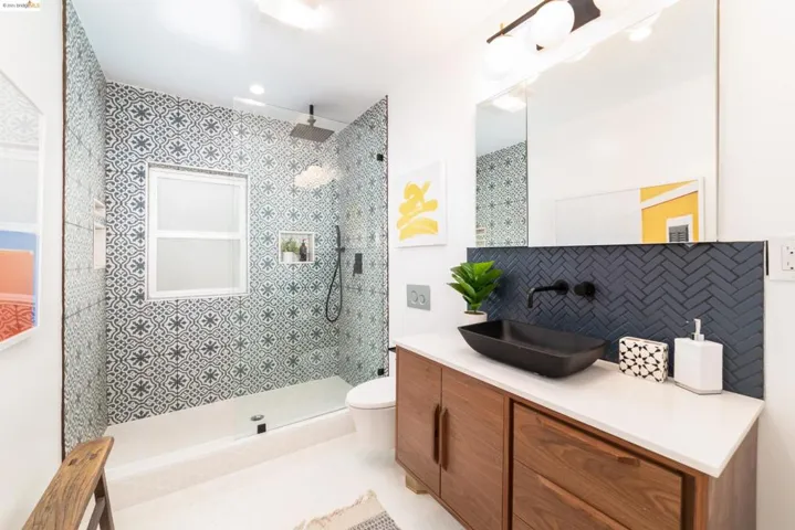 4551 Tompkins, Oakland, California 94619