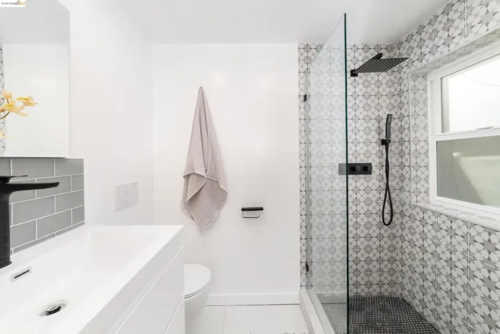 4551 Tompkins, Oakland, California 94619