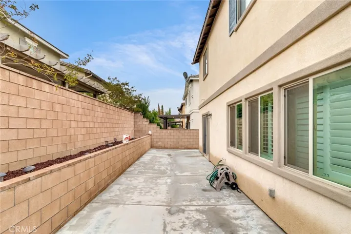 16760 Morning Dew Lane, Fontana, California 92336