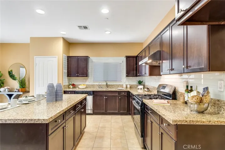 16760 Morning Dew Lane, Fontana, California 92336