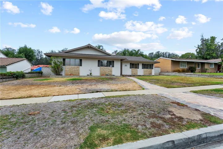 1447 N 1st Avenue, Upland, California 91786