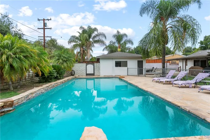 1447 N 1st Avenue, Upland, California 91786