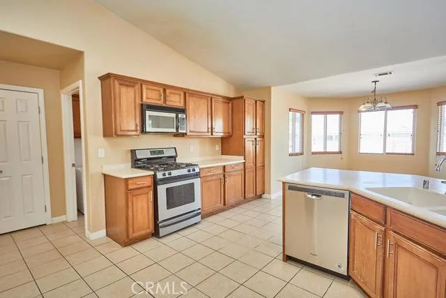 13954 Okesa Road, Apple Valley, California 92307