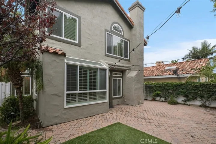 PRIVATE ENCLOSED BACKYARD