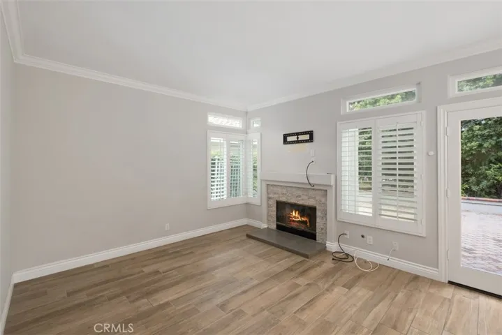 FAMILY ROOM WITH FP