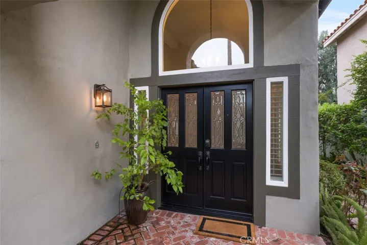 GORGEOUS ENTRY